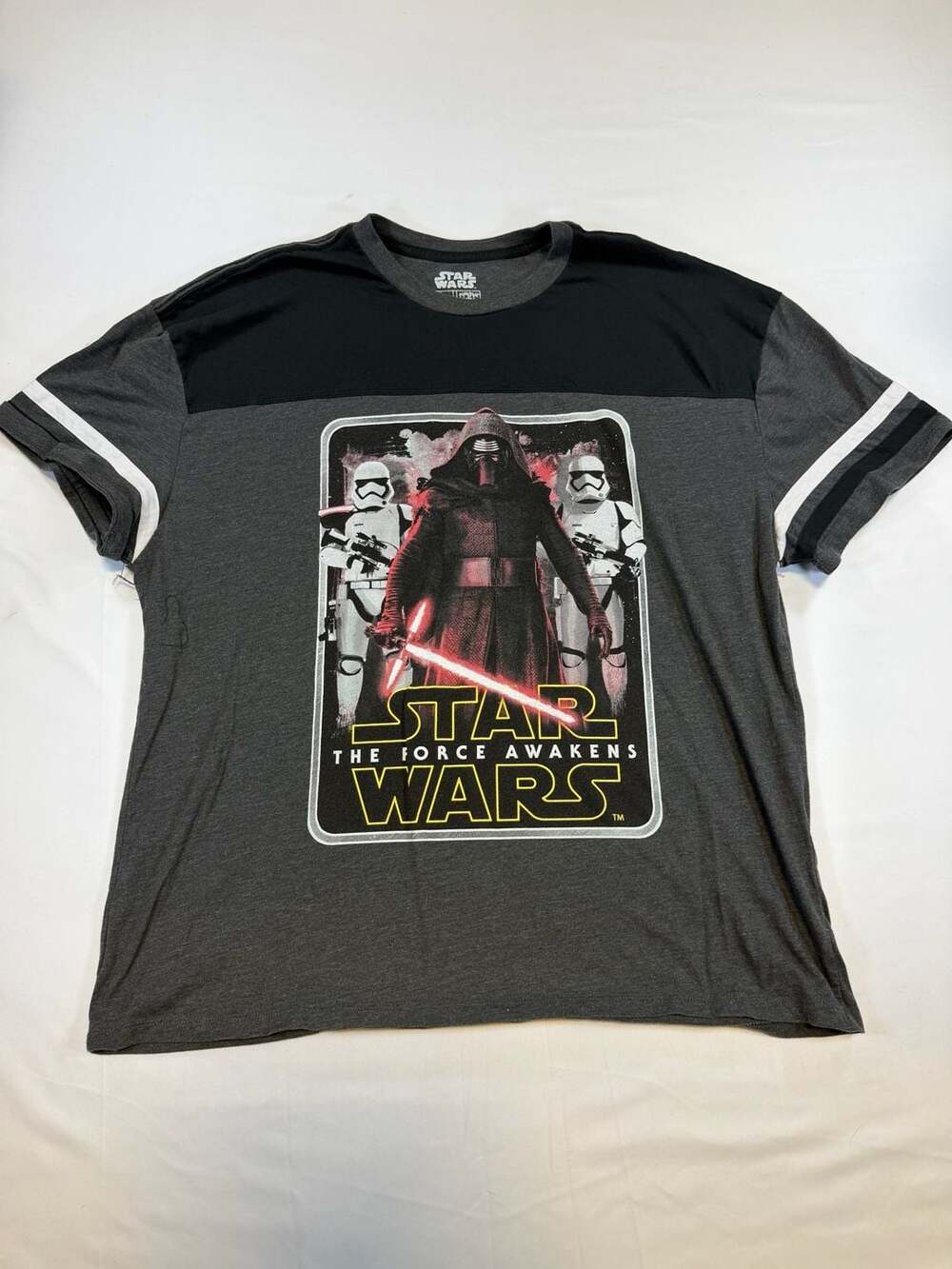 Star Wars t-shirt The Force Awakens size...